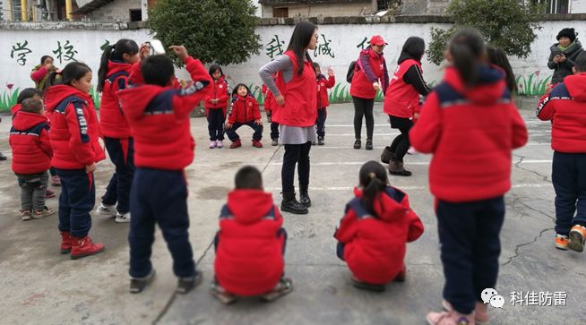 攜手園區(qū)民企黨委，共筑愛心橋梁--為松桃碗森小學(xué)獻溫暖行動(圖2)
