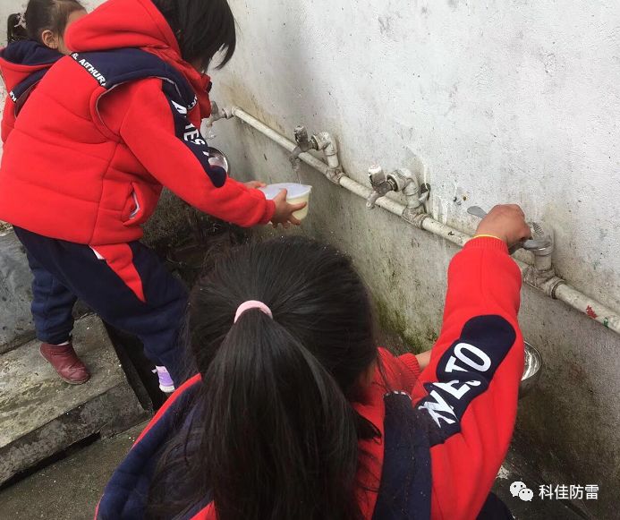 攜手園區(qū)民企黨委，共筑愛心橋梁--為松桃碗森小學(xué)獻溫暖行動(圖3)
