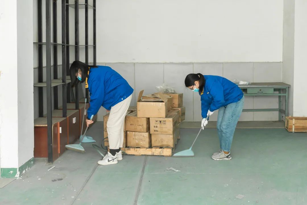 雷鋒精神丨“學(xué)雷鋒，春風(fēng)行動(dòng)”進(jìn)行中(圖2)